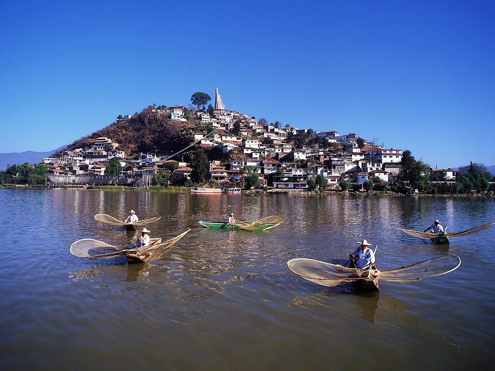 Michoacán busca invertir 100 mdp en infraestructura turística