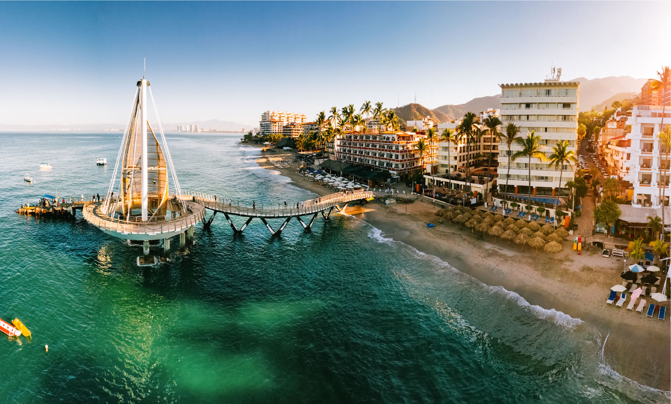 Puerto Vallarta reabre playas y hoteles - Negocios y Convenciones