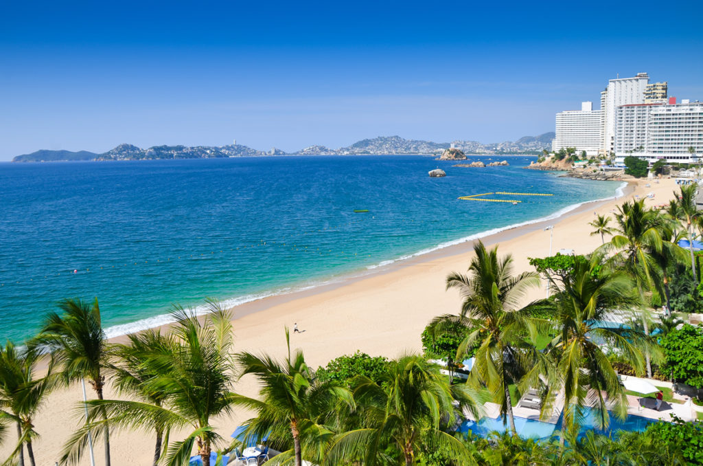 Acapulco reabre