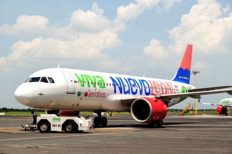 Viva Aerobus y Nuevo León presenta avión temático