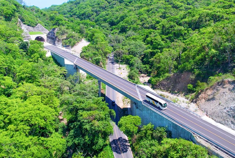 Nueva autopista impulsa a Puerto Vallarta